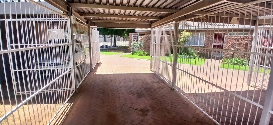 2 Bedroom Property for Sale in Pellissier Free State